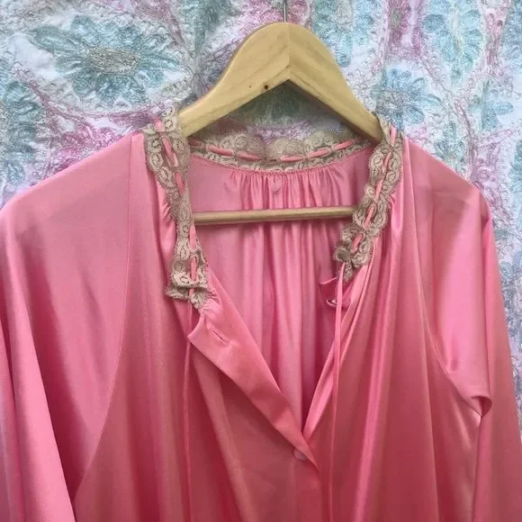 Vintage Buttoned Robe - Picture 2 of 7